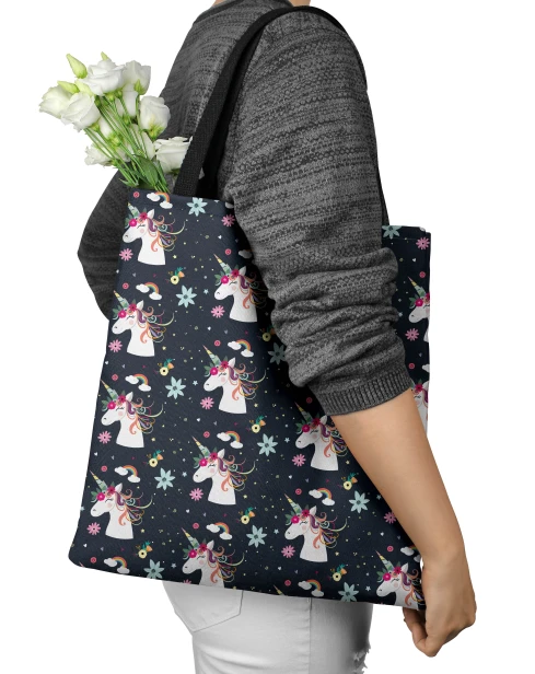 RM-1111-jednorozce na kwiatach_NAVY_21x20_PATTERN_50cm_mock_torba2 (1).jpg