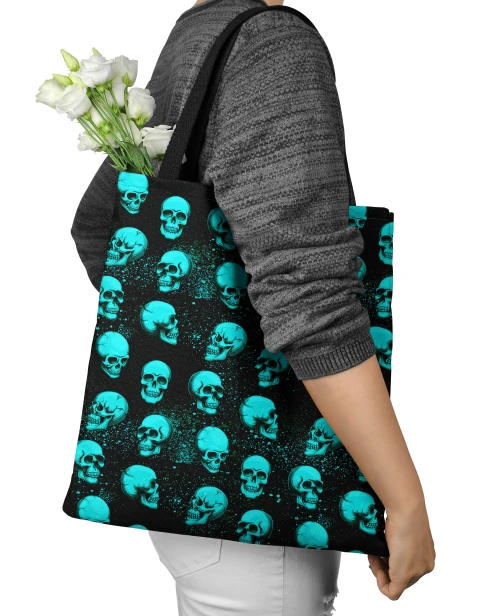RM-1043-BrightBlue_skulls_26x20_PATTERN_50cm_mock_torba2 (1).jpg